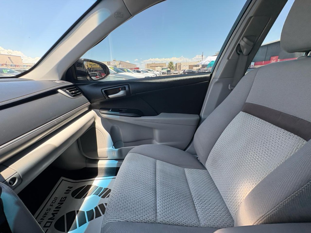 2013 Toyota Camry Image 18