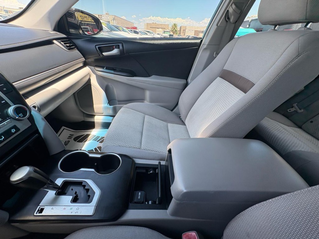2013 Toyota Camry Image 19