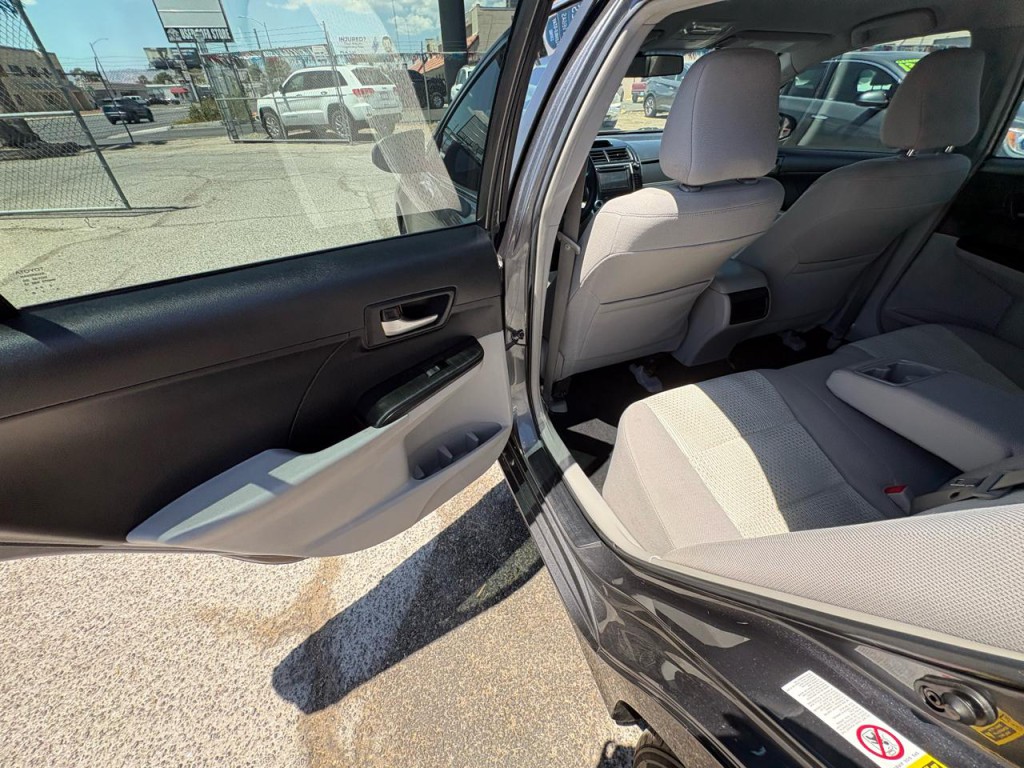 2013 Toyota Camry Image 20