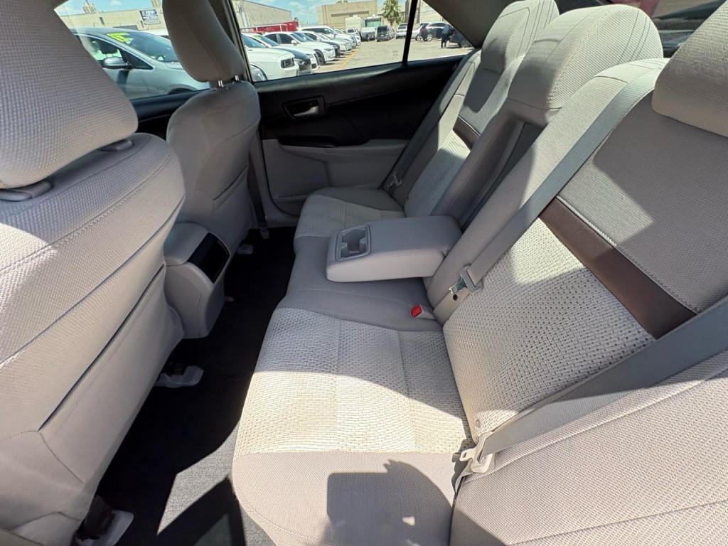 2013 Toyota Camry Image 21