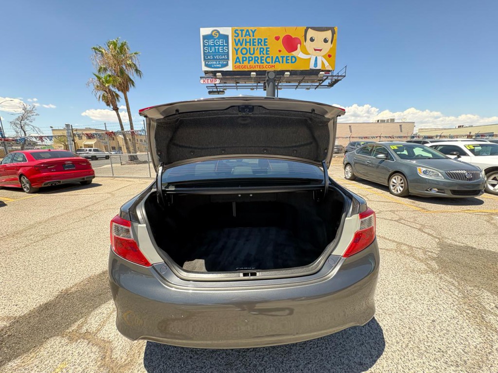 2013 Toyota Camry Image 25