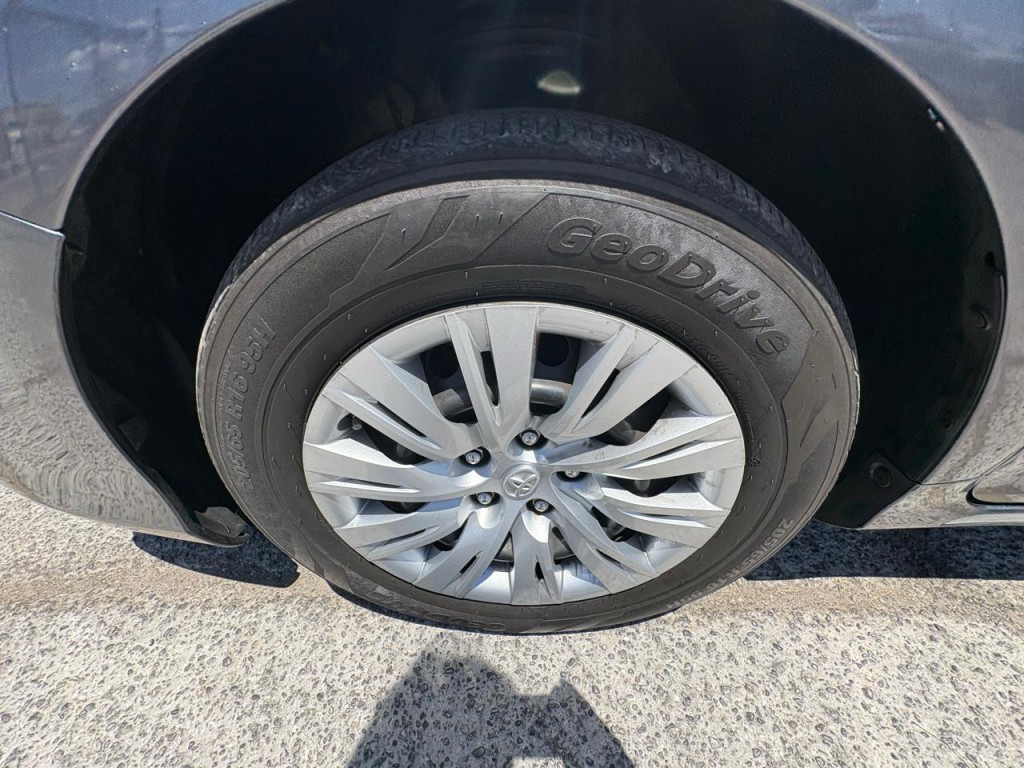 2013 Toyota Camry Image 27