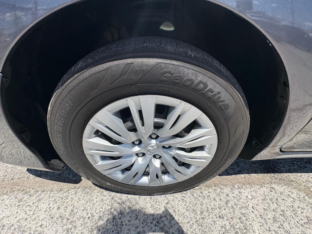 2013 Toyota Camry Image 29