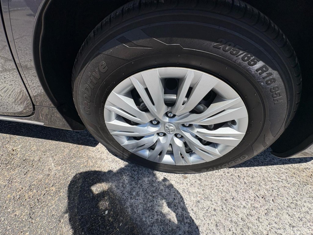 2013 Toyota Camry Image 30