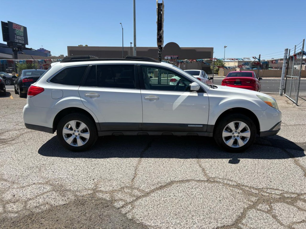 2011 Subaru Outback Image 6