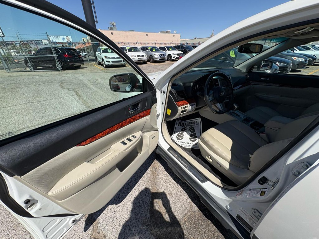 2011 Subaru Outback Image 9