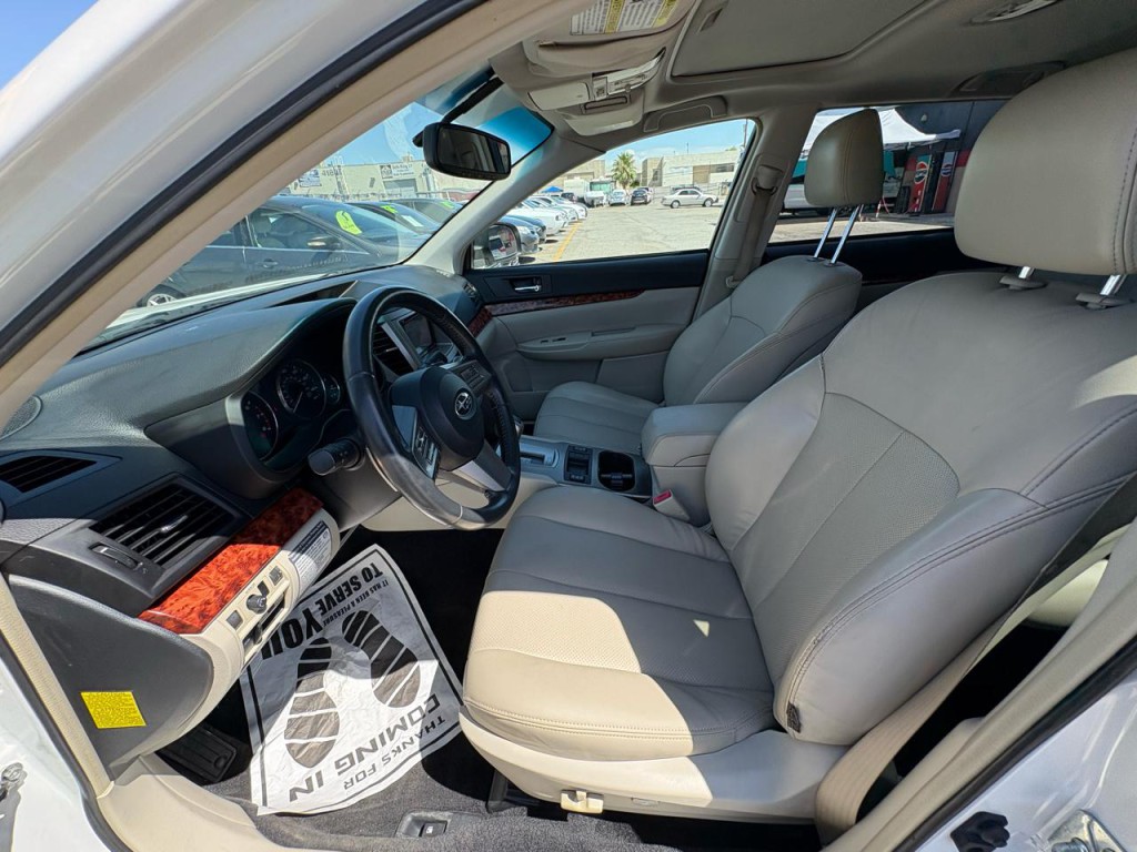2011 Subaru Outback Image 10