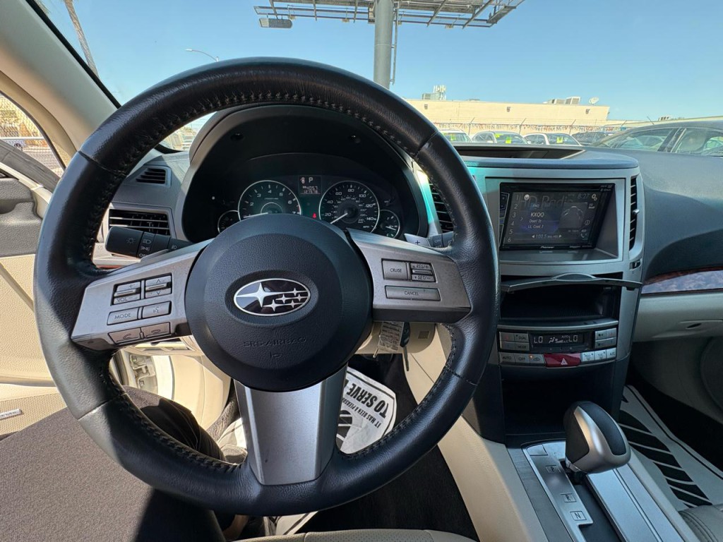 2011 Subaru Outback Image 11