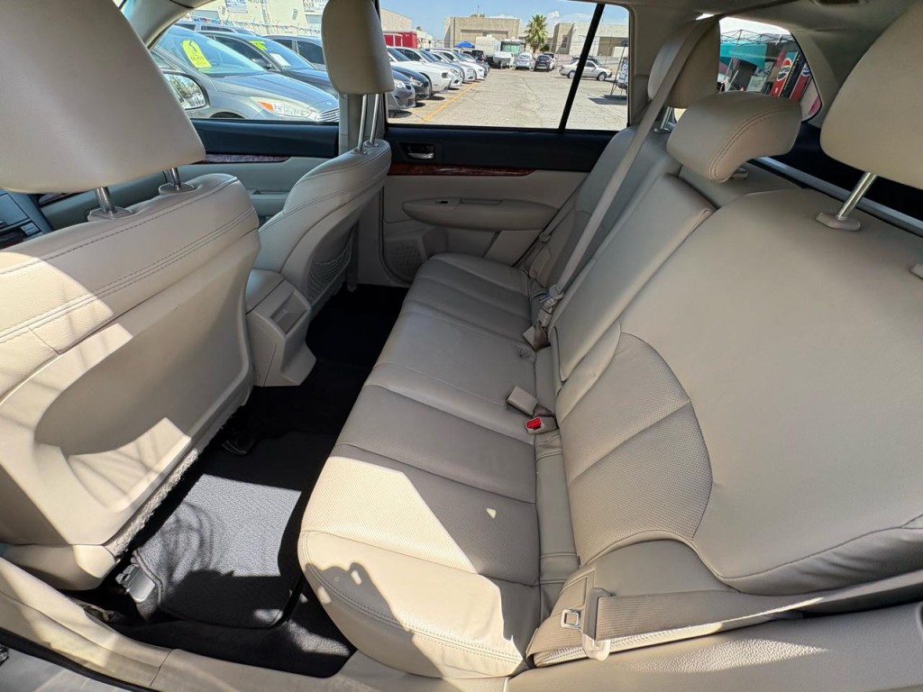 2011 Subaru Outback Image 18