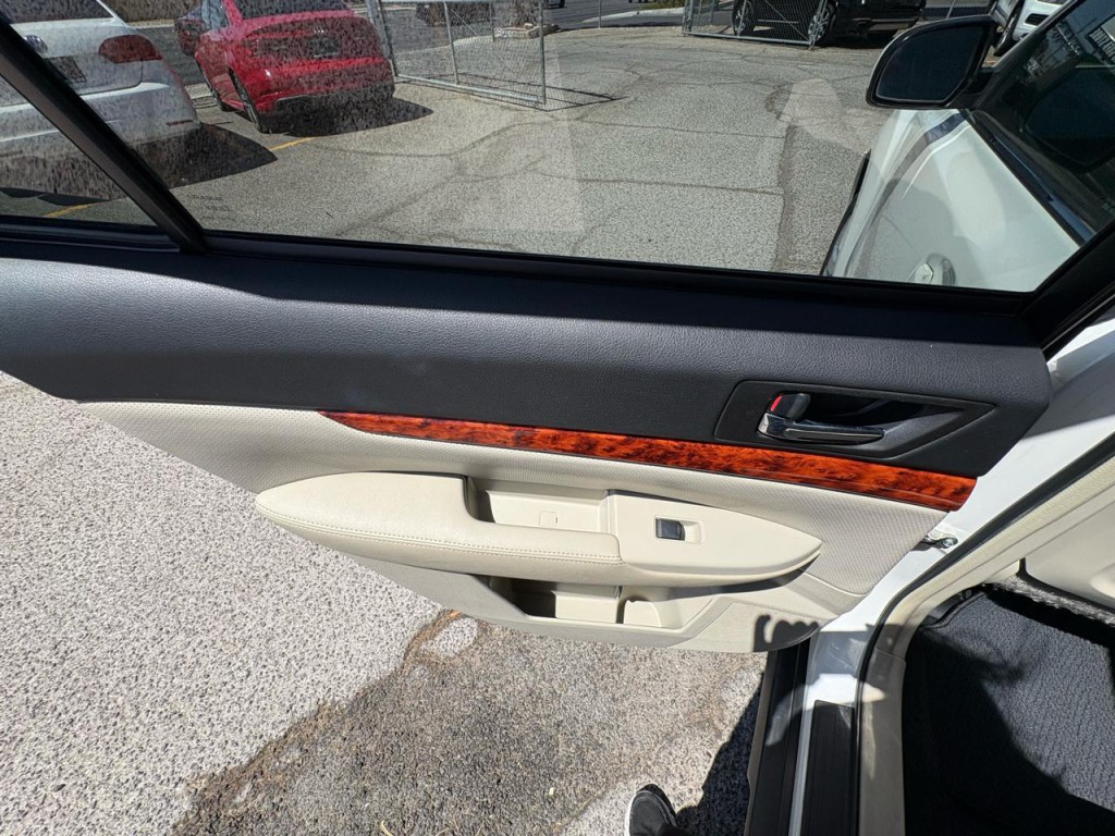 2011 Subaru Outback Image 19