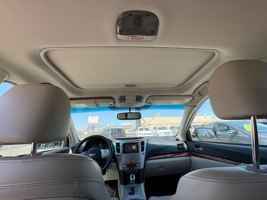 2011 Subaru Outback Image 21