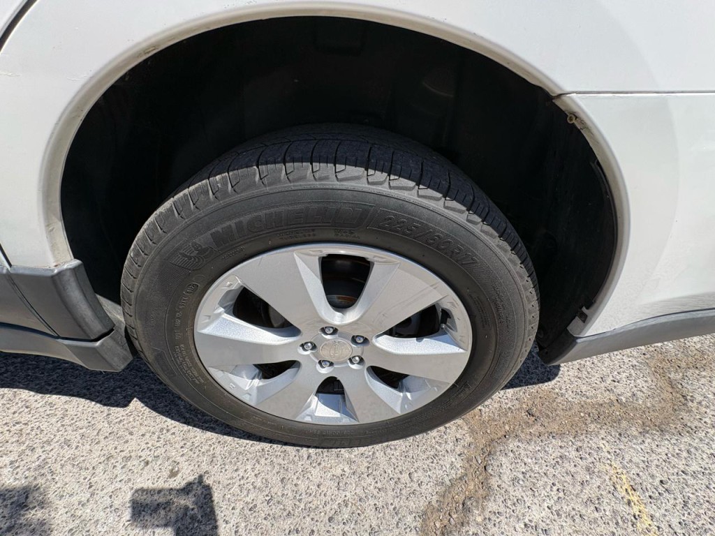2011 Subaru Outback Image 25