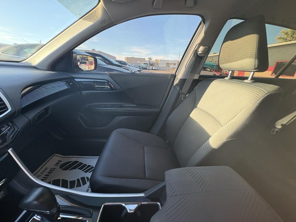 2016 Honda Accord Image 15