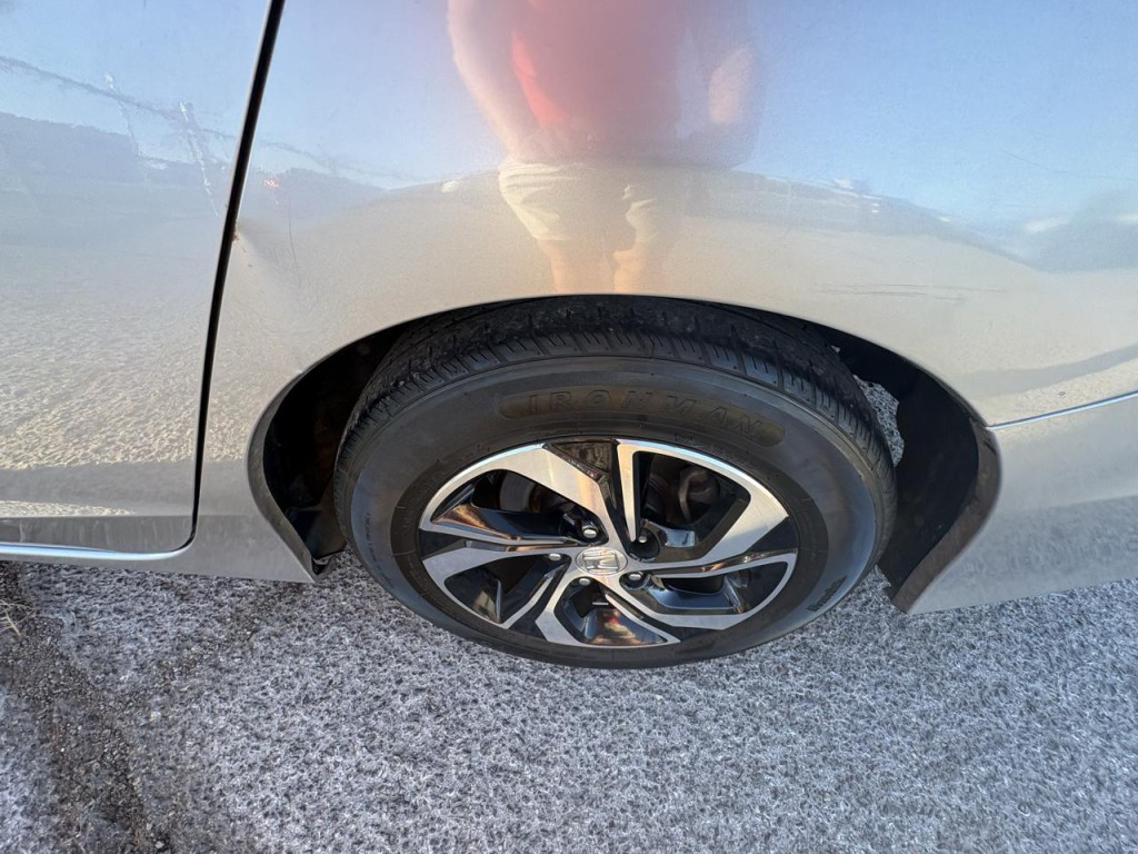 2016 Honda Accord Image 18