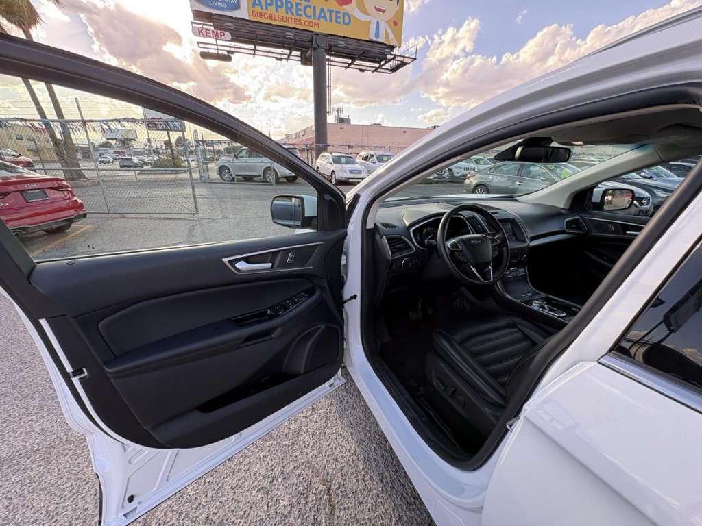 2020 Ford Edge Image 9