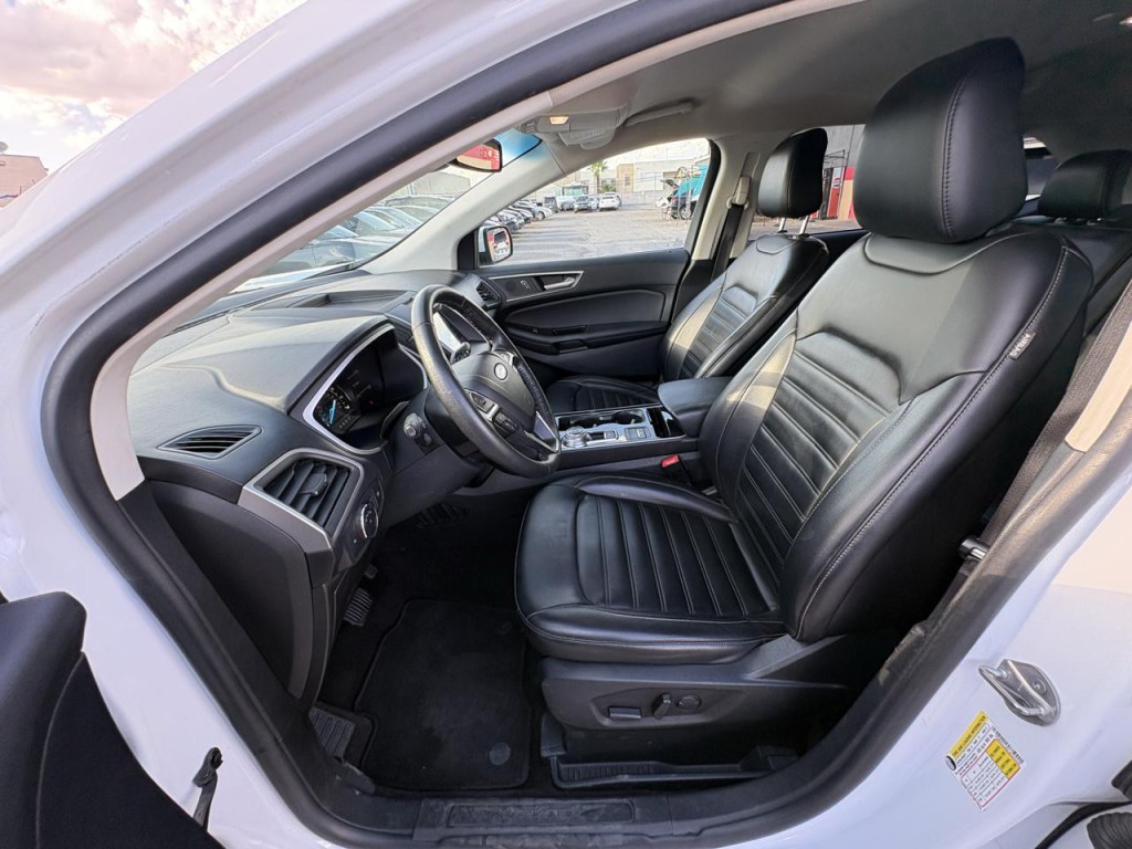 2020 Ford Edge Image 11