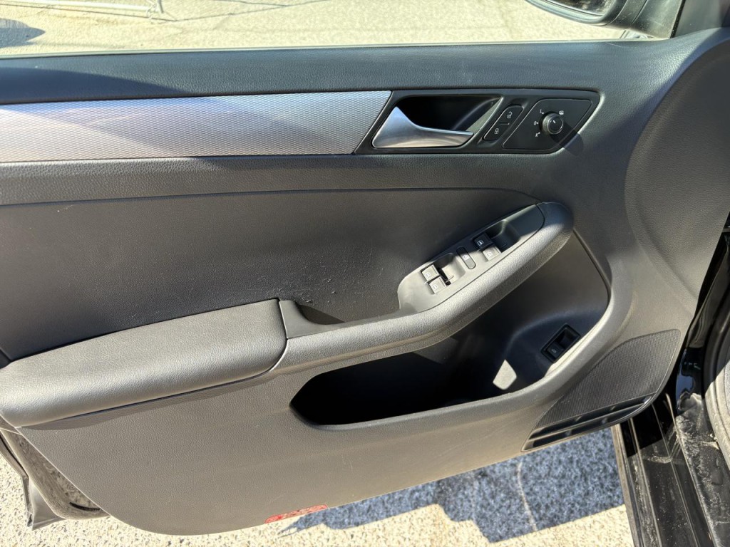 2015 Volkswagen Jetta Image 9