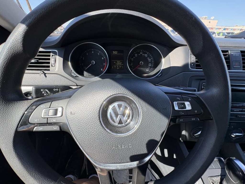 2015 Volkswagen Jetta Image 11