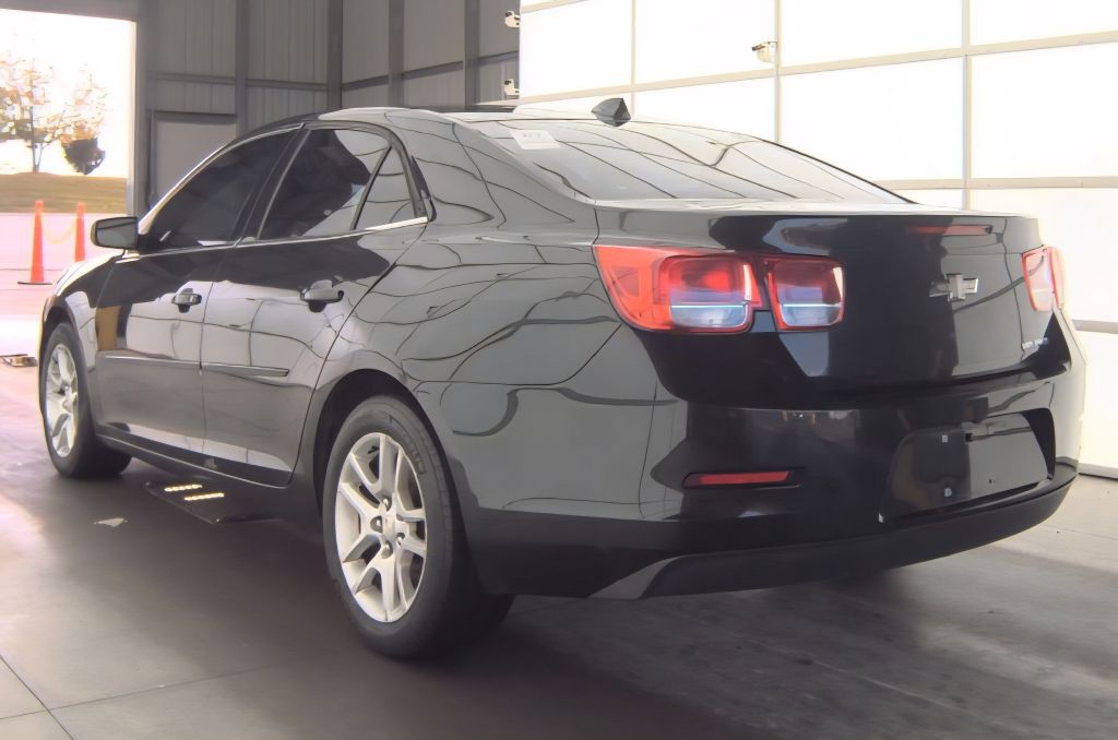 2014 Chevrolet Malibu Image 2