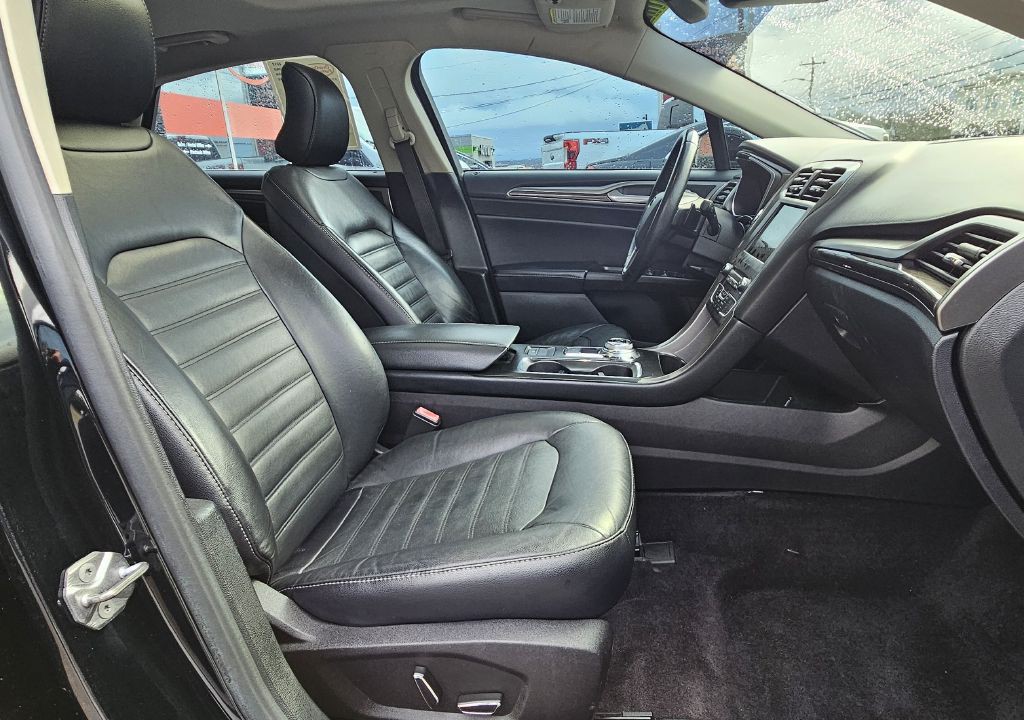 2017 Ford Fusion Image 16