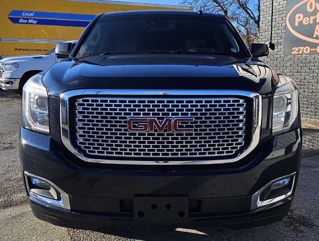 2017 GMC Yukon Image 2