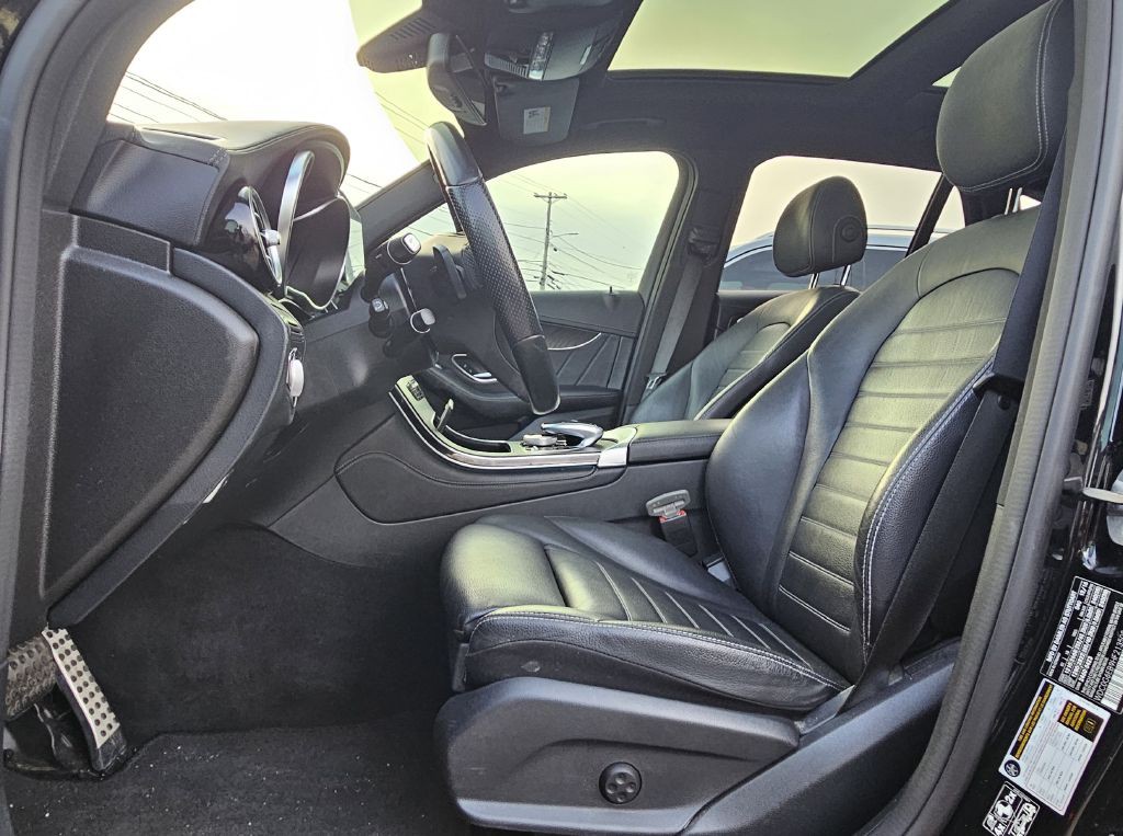 2017 Mercedes-Benz GLC-Class Image 9