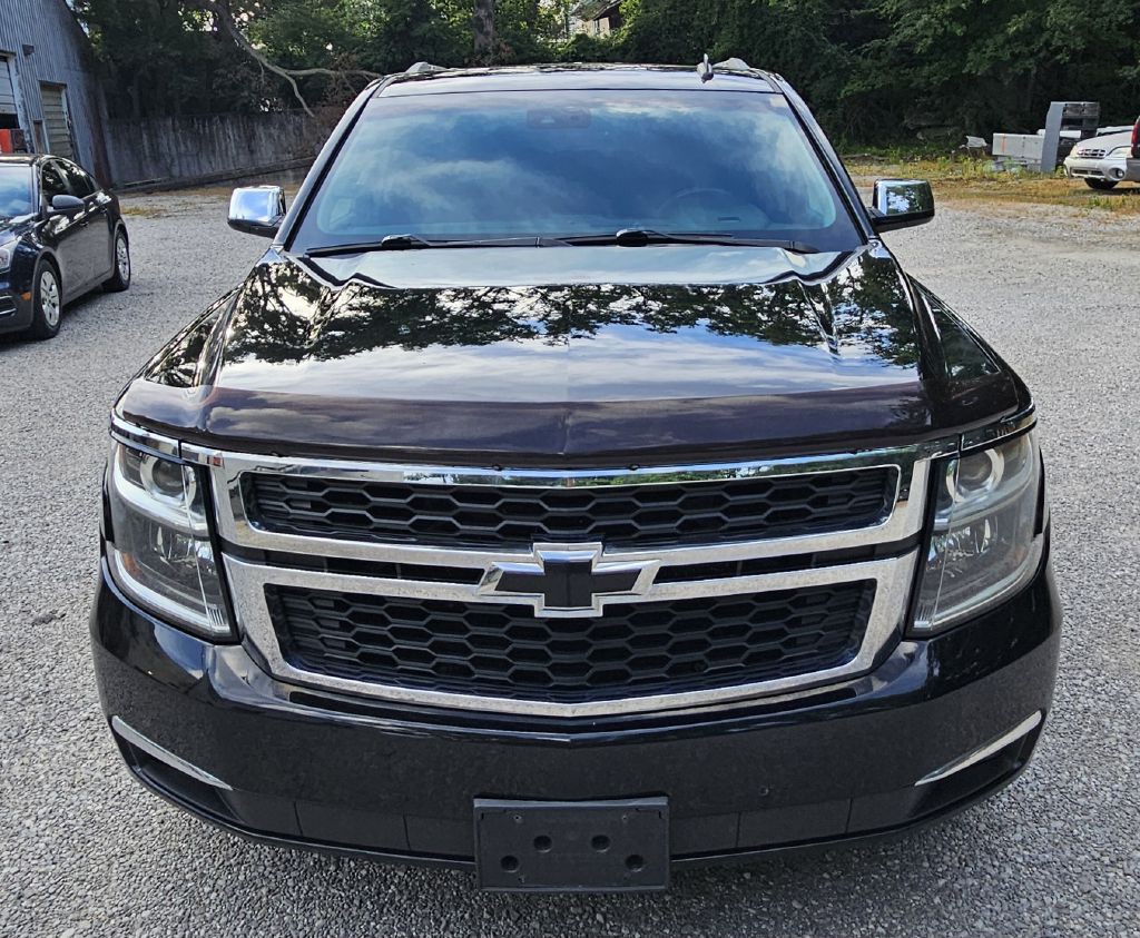 2015 Chevrolet Suburban Image 2
