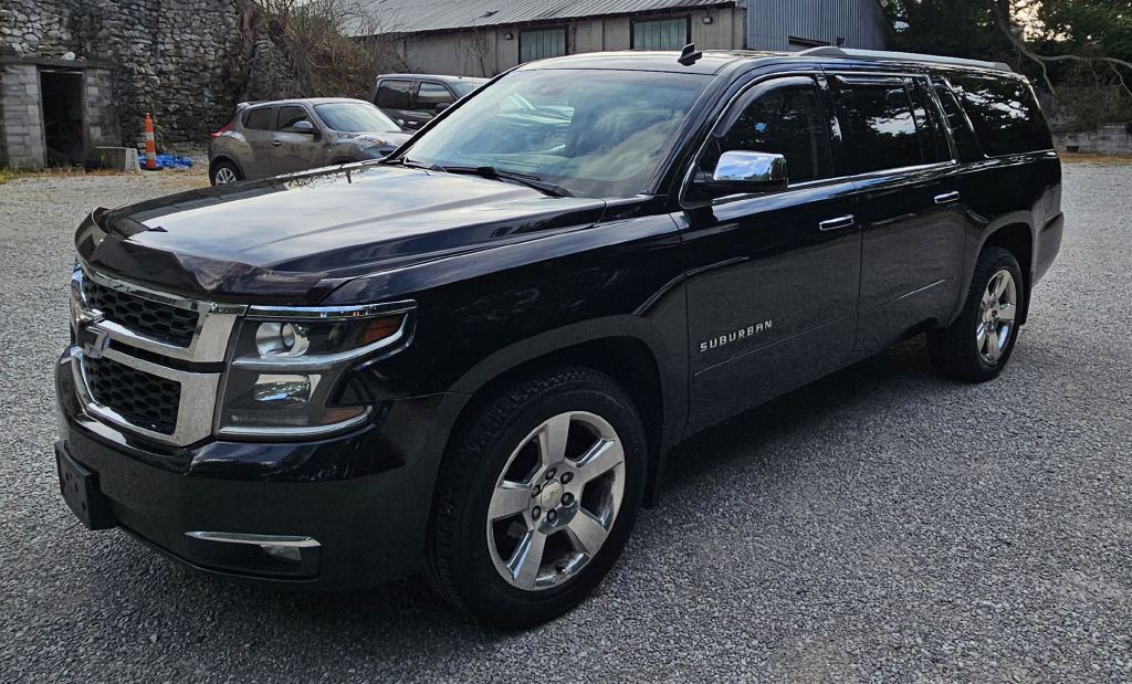 2015 Chevrolet Suburban Image 3