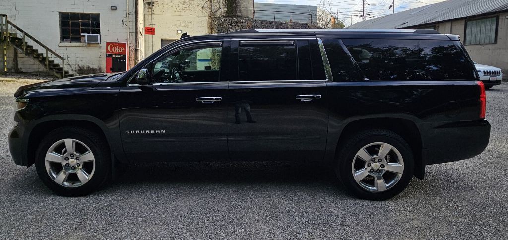 2015 Chevrolet Suburban Image 4