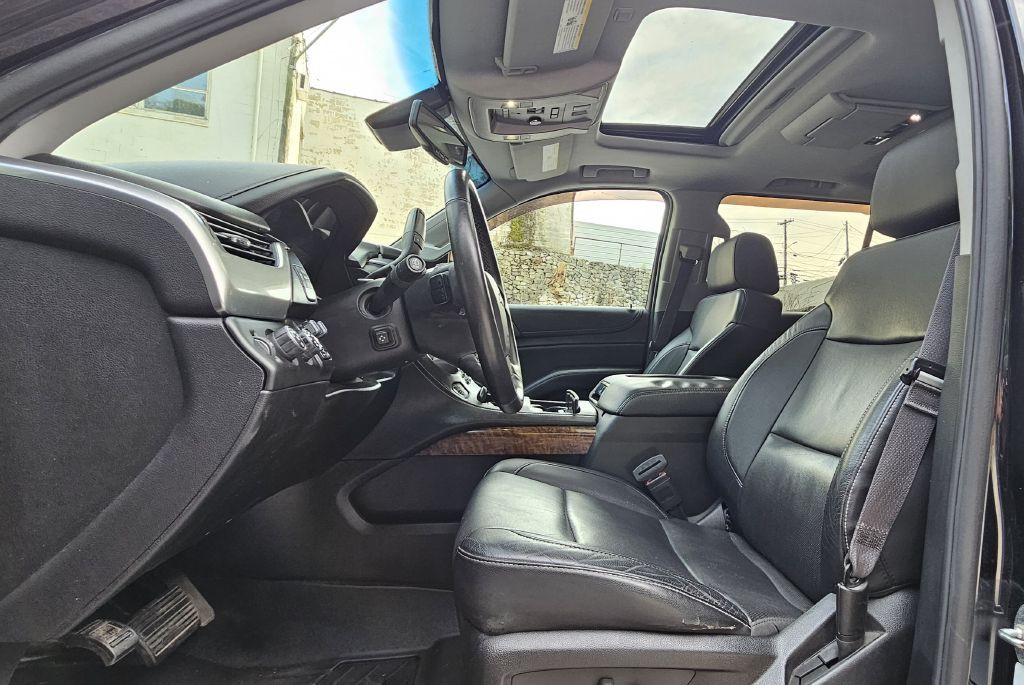2015 Chevrolet Suburban Image 12