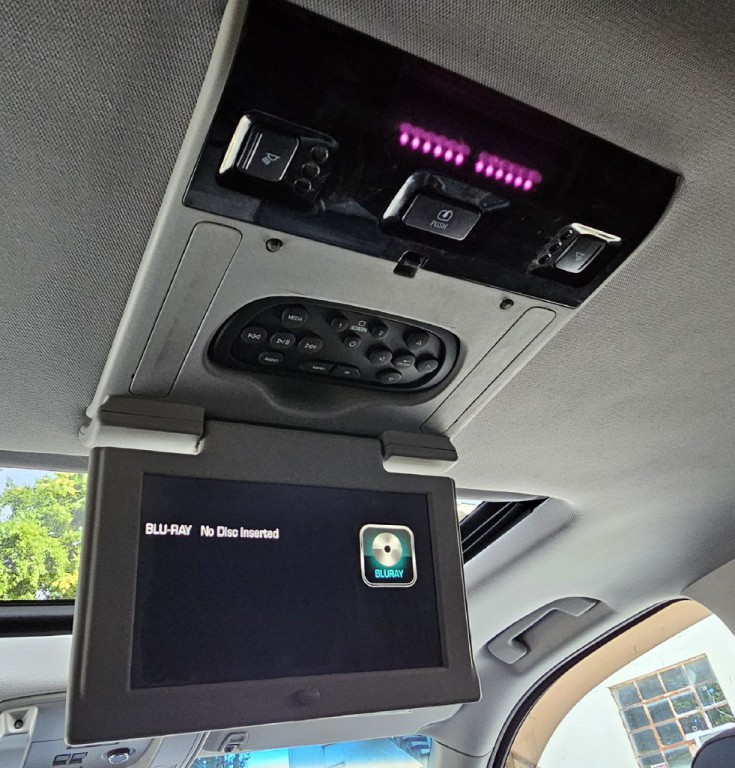 2015 Chevrolet Suburban Image 31