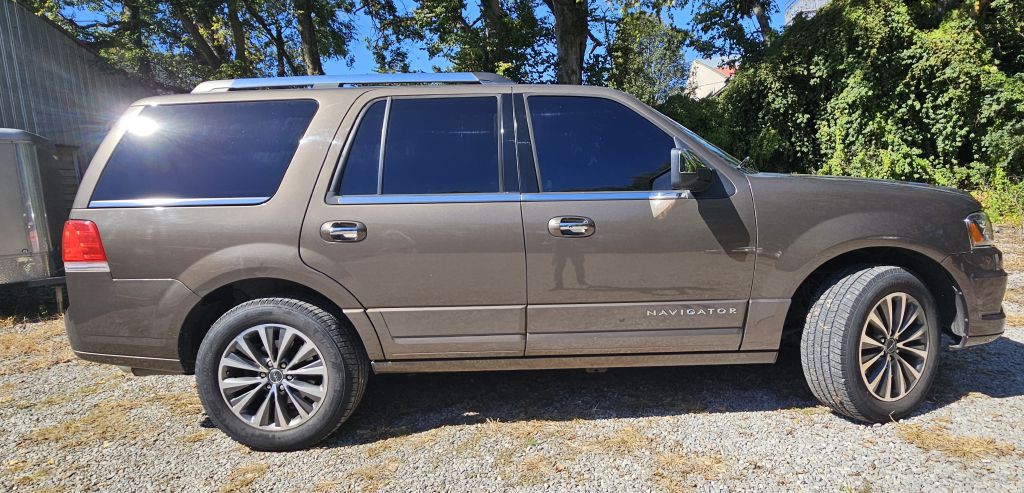 2015 Lincoln Navigator Image 2