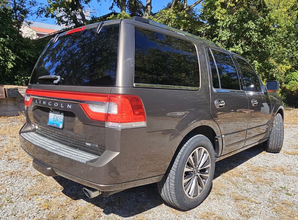2015 Lincoln Navigator Image 3