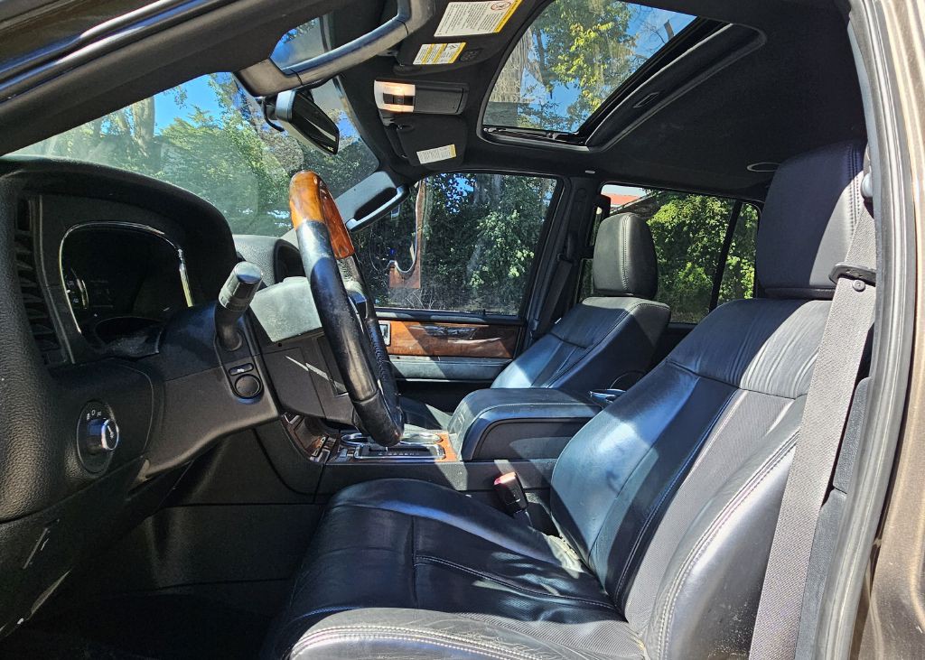 2015 Lincoln Navigator Image 8