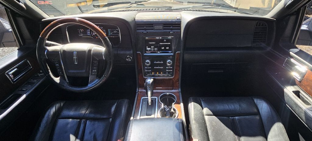2015 Lincoln Navigator Image 9