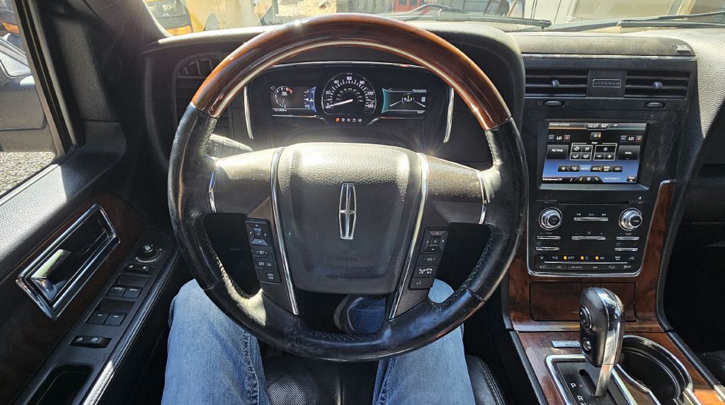 2015 Lincoln Navigator Image 10