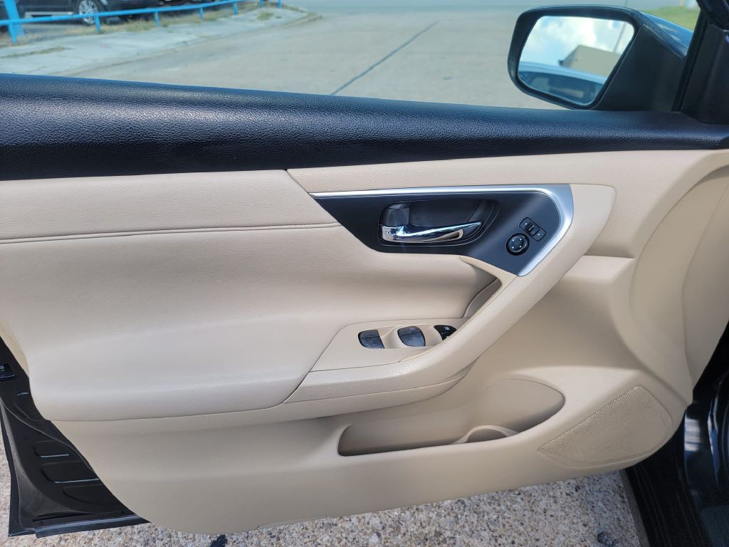 2015 Nissan Altima Image 9