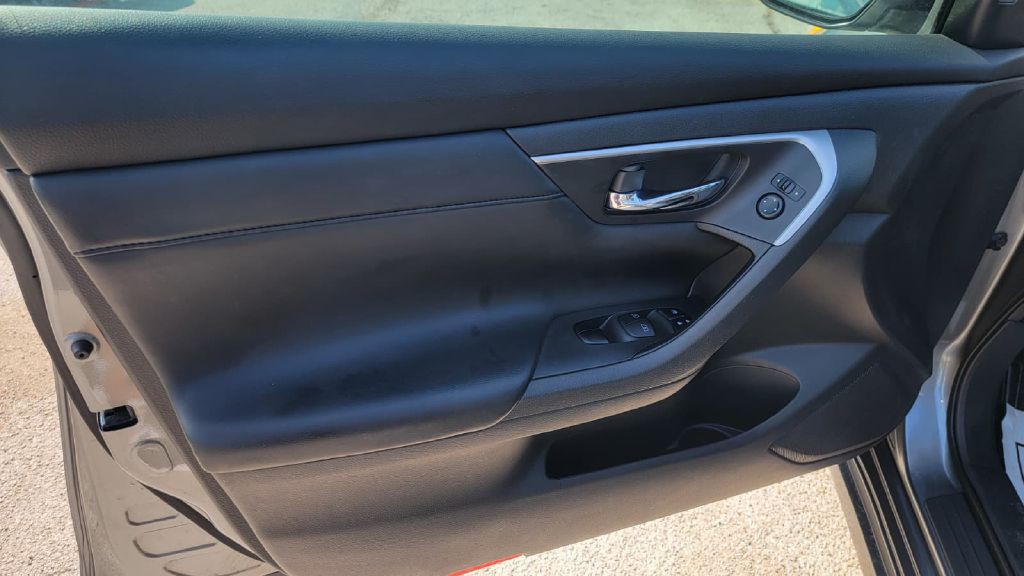 2015 Nissan Altima Image 10