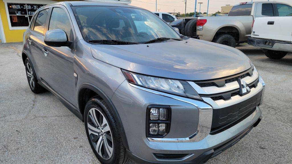 2021 Mitsubishi Outlander Image 2