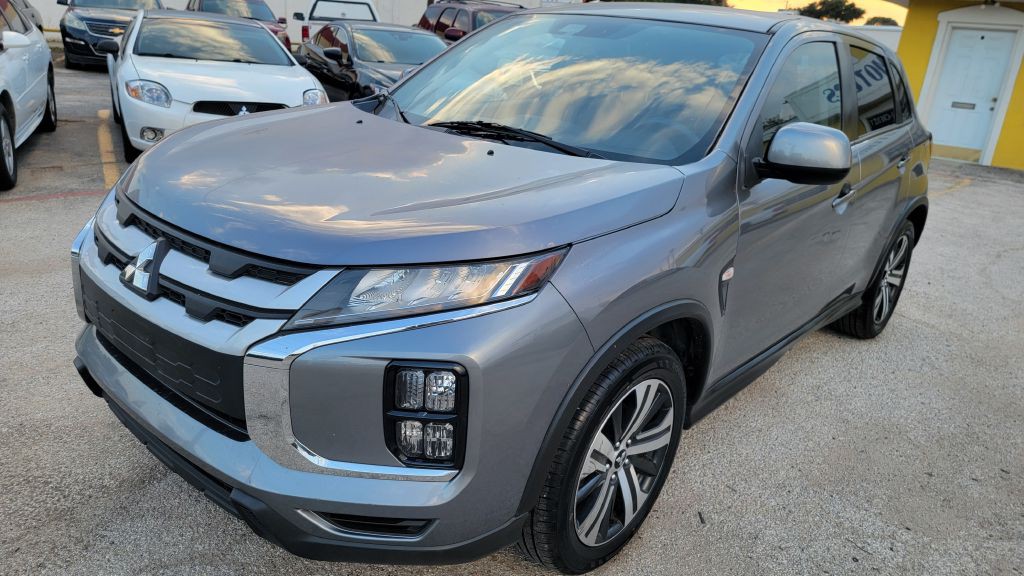 2021 Mitsubishi Outlander Image 3