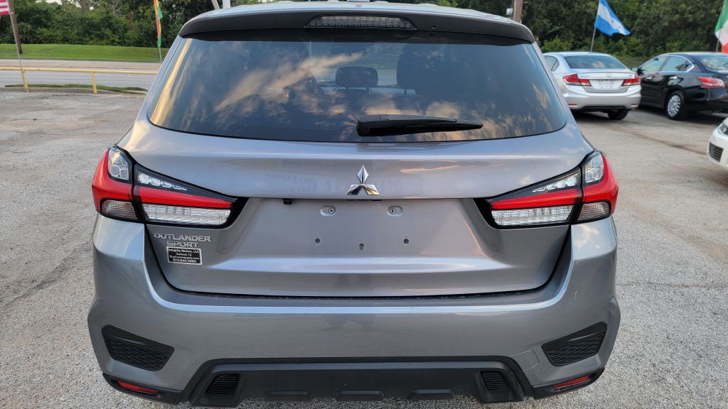 2021 Mitsubishi Outlander Image 4