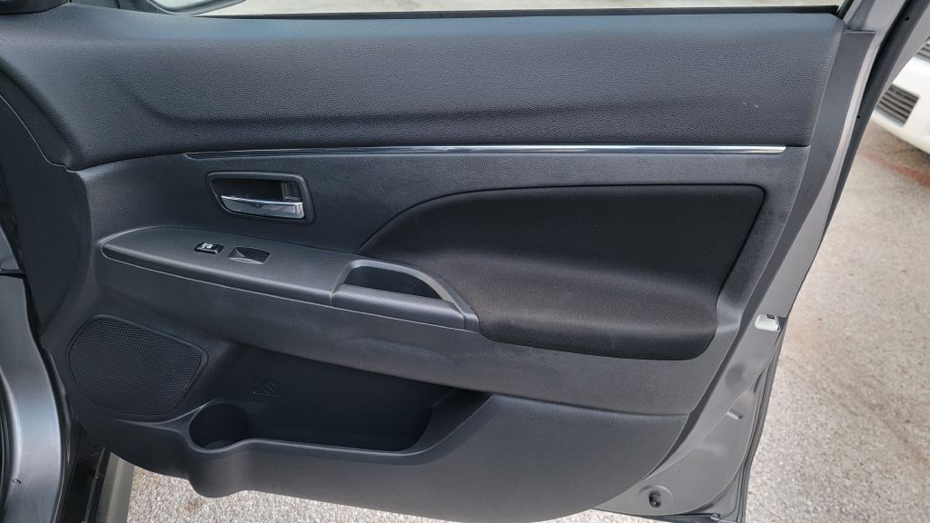 2021 Mitsubishi Outlander Image 11