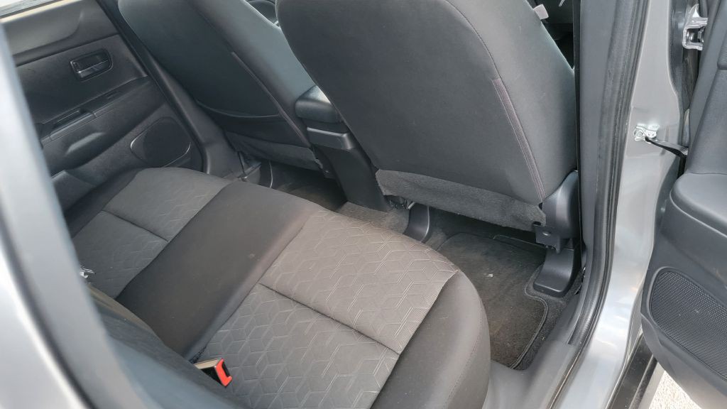 2021 Mitsubishi Outlander Image 14