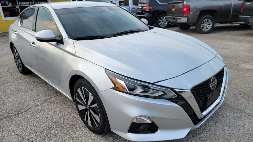 2021 Nissan Altima Image 2