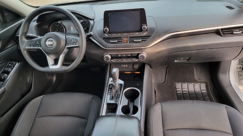 2021 Nissan Altima Image 8