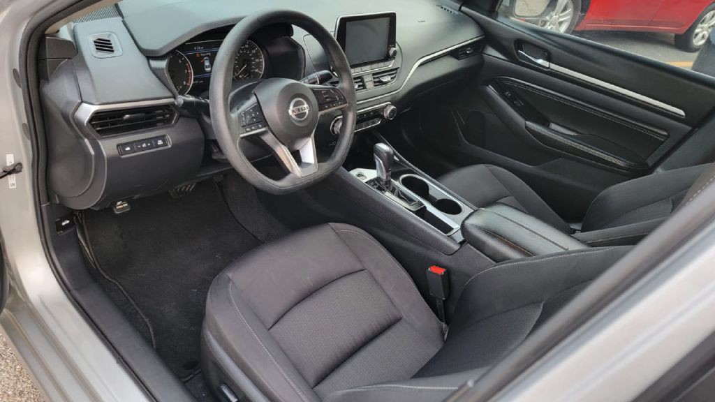 2021 Nissan Altima Image 9