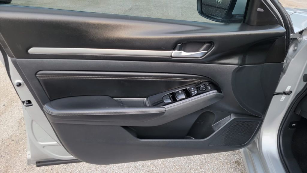 2021 Nissan Altima Image 10