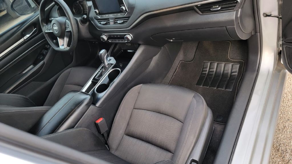 2021 Nissan Altima Image 11
