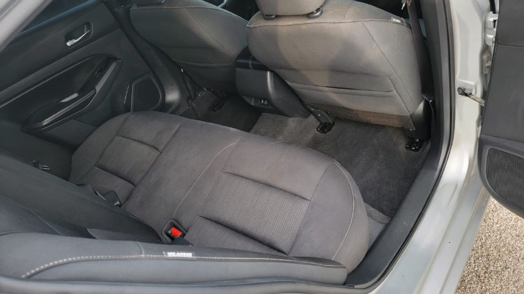 2021 Nissan Altima Image 15