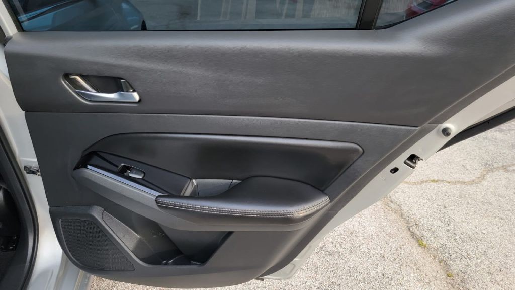 2021 Nissan Altima Image 16